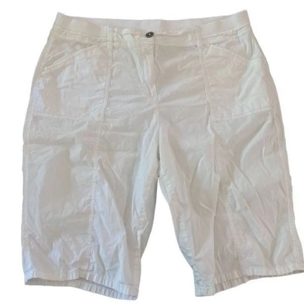 Chico’s white Bermuda shorts with zipper pocket size 2= medium